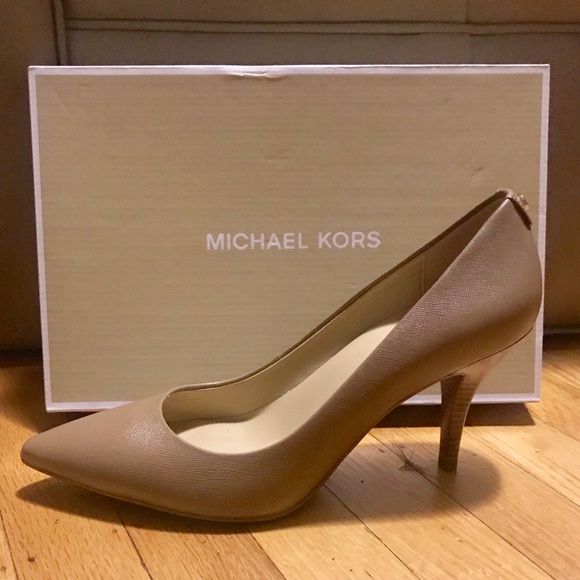 MICHAEL Michael Kors Shoes - NWT Michael Kors Nude Saffiano Leather Flex Pumps